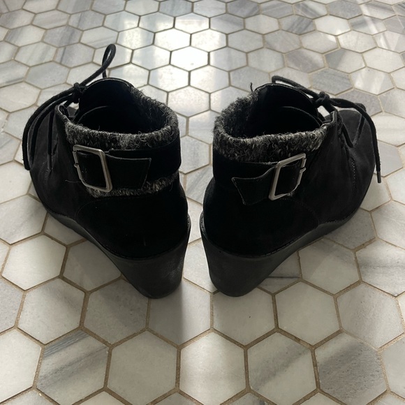 Black Wedge Ankle Bootie - size 7.5 - Picture 3 of 7